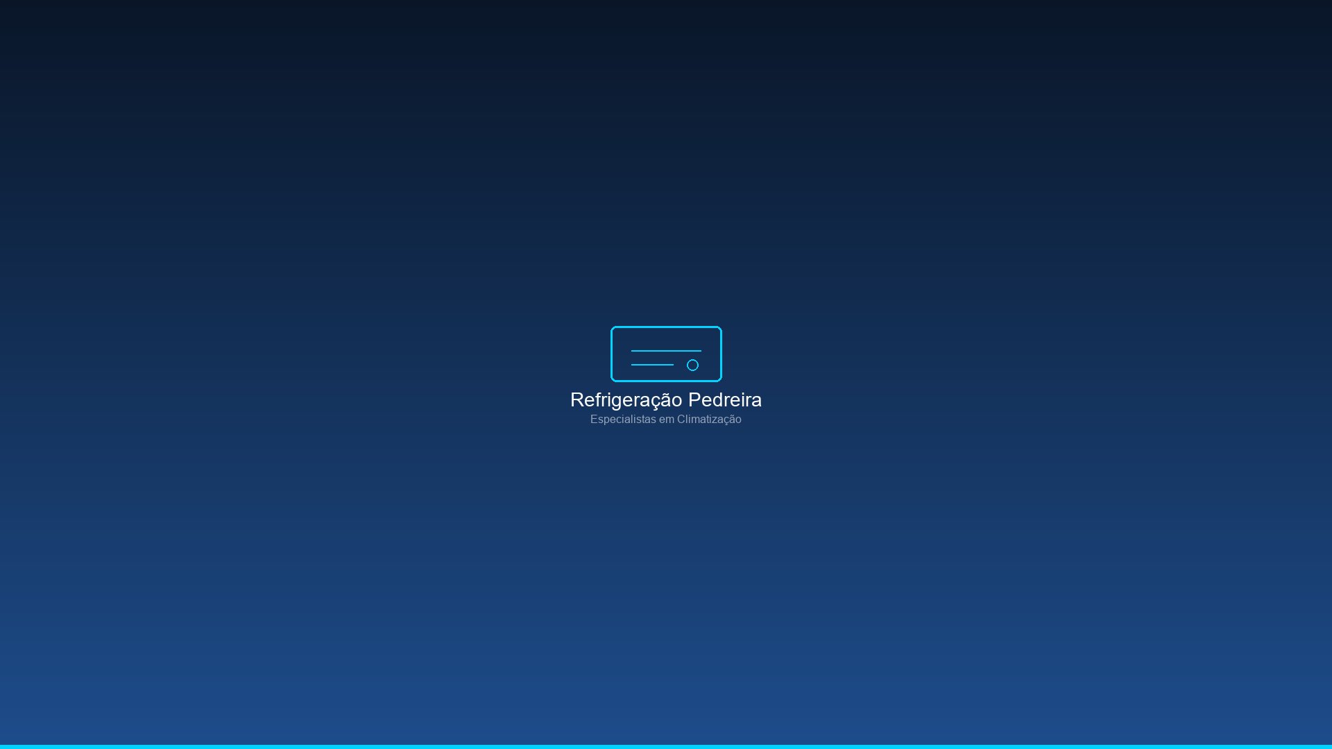Técnico instalando ar condicionado